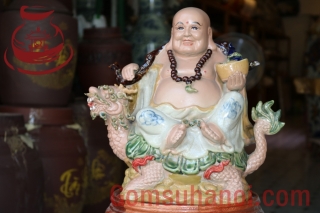 Tượng Phật Di Lặc có tại của hàng Gốm sư Bát Tràng ở Biên Hòa